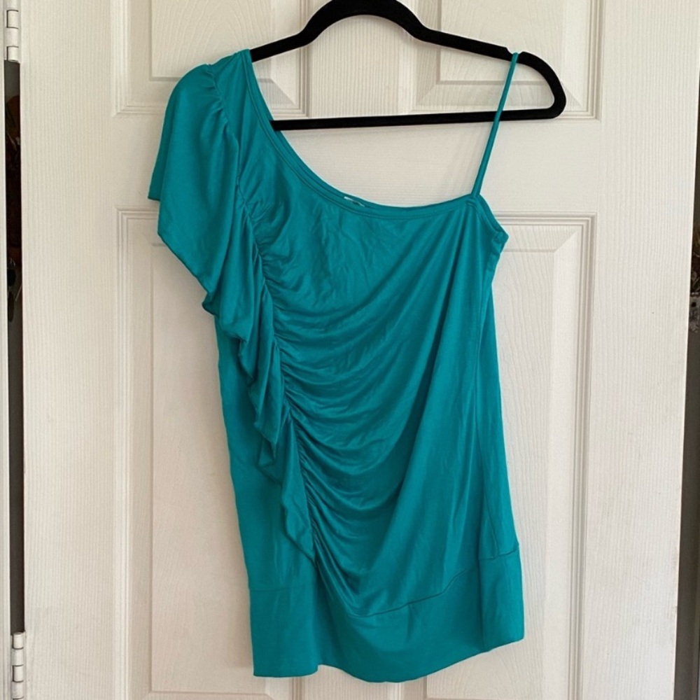 One-Shoulder Ruffled Tank Top